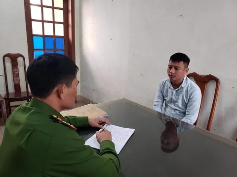 Bị nhắc nhở uống rượu, nghịch tử cầm dao tấn công bố đẻ