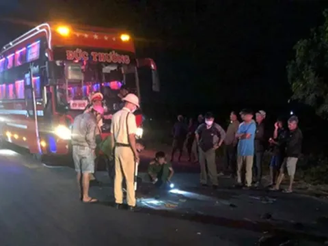 Va chạm với xe khách, 2 thanh niên tử vong tại chỗ