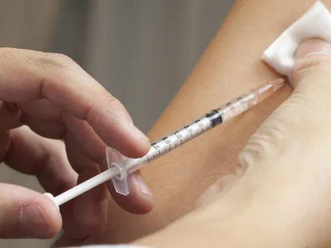 Nữ giáo viên về hưu tử vong sau khi tiêm thuốc tại nhà y tá