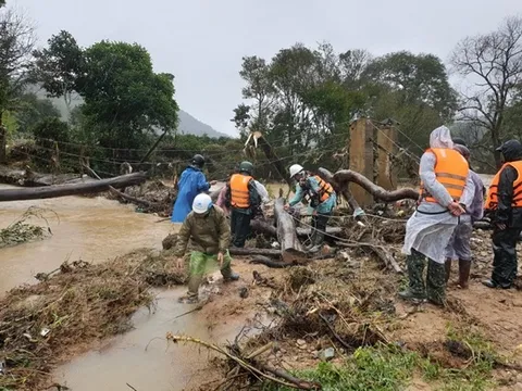 Tìm thấy 1 thi thể du khách bị lũ cuốn trôi ở Lâm Đồng