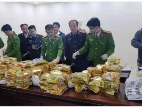 Bắt giữ 4 đối tượng, thu 8 bì tải chứa 240kg chất bột nghi ma túy