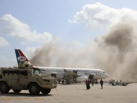 Tấn công vào sân bay ngay khi thủ tướng Yemen đáp xuống, ít nhất 22 người tử vong