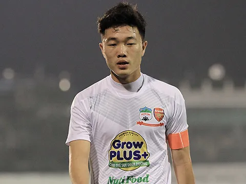 Tiền vệ Lương Xuân Trường hoãn kế hoạch trở về Việt Nam