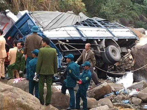 Lai Châu: Xe tải lao xuống vực, 3 người tử vong