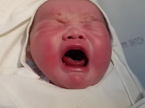 Sản phụ hạ sinh bé trai nặng 5,1kg