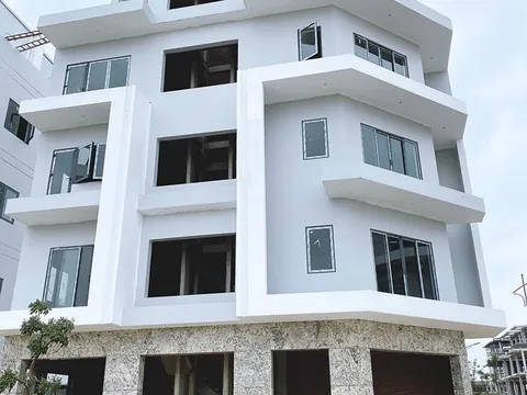 Hòa Minzy xây nhà 5 tầng, 2 mặt tiền tặng bố mẹ dịp năm mới