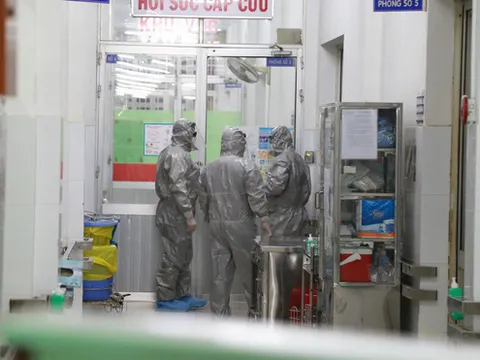 Tài xế taxi nghi bị viêm phổi nặng do virus tại Hà Nội