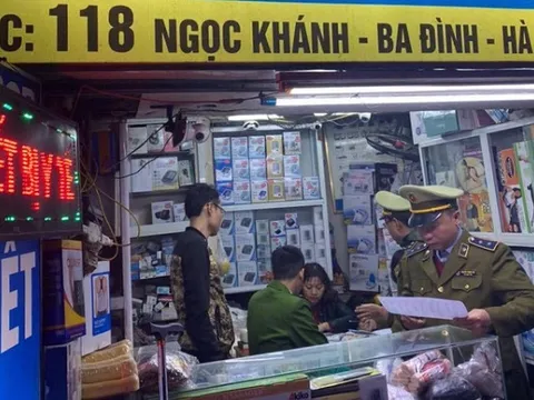 Xử phạt hàng chục triệu đồng hai cửa hàng đẩy giá khẩu trang lên 5-7 lần ở Hà Nội