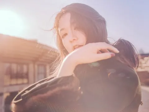 Ở lâu mới biết lòng người, yêu lâu mới hiểu chân tình nông sâu