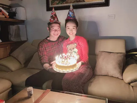 NSND Công Lý tổ chức sinh nhật ấm áp cho bạn gái