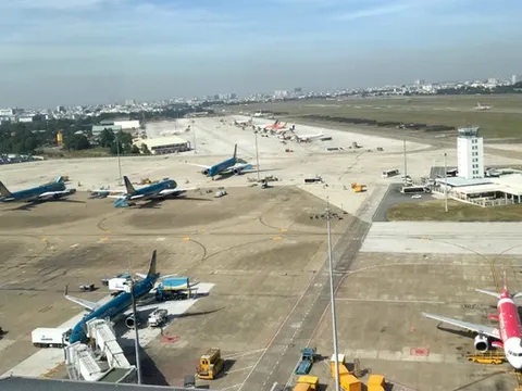 Sân bay Tân Sơn Nhất đề nghị đóng cửa 1 đường băng vì lún, nứt nghiêm trọng