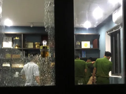 Truy tìm nhóm thanh niên mang hung khí xông vào biệt thự ở Đà Nẵng đập phá