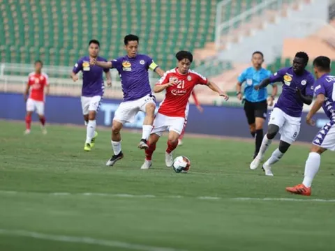 Bùi Tiến Dũng mắc lỗi, Hà Nội FC đánh bại CLB TP.HCM