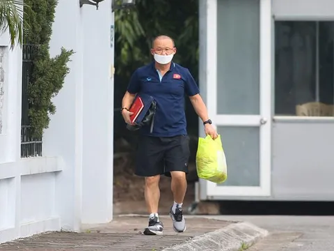 HLV Park Hang-seo và vợ tự cách ly 14 ngày tại nhà riêng