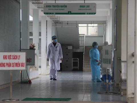 Cách ly 2 người Anh cùng chuyến bay người nhiễm Covid-19 số 17 đang du lịch tại Sapa