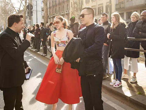 Vũ Khắc Tiệp được đưa đi cách ly sau khi trở về từ vùng dịch Italy