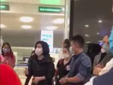 Đại diện sân bay Nội Bài lên tiếng về vụ việc nhóm hành khách gây ồn ào, đòi tự cách ly