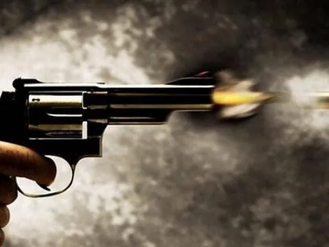 Hải Dương: Cầm dao truy đuổi người khác, người đàn ông bị bắn tử vong