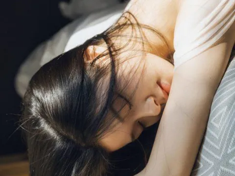 Bước ra đời, điều quan trọng không phải là tìm người yêu mà là kiếm bao nhiêu tiền trước đã!