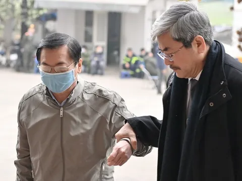 Hình ảnh mới nhất của cựu Bộ trưởng Vũ Huy Hoàng hầu tòa xét xử vụ án ở Sabeco