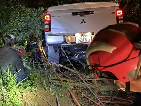 Đà Nẵng: Đạp nhầm chân ga, ô tô lao xuống vực trên núi Sơn Trà