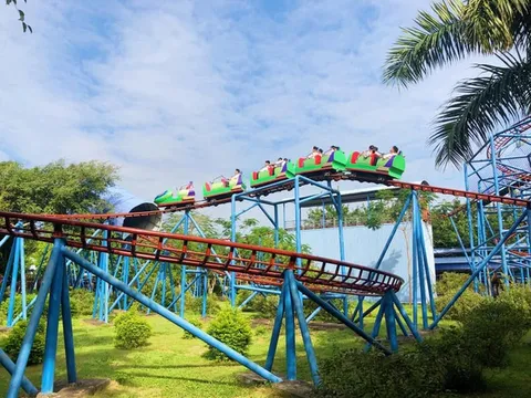 Phú Thọ: Tàu lượn siêu tốc văng khỏi đường ray, 3 học sinh thương vong