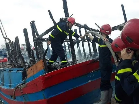 Cháy tàu cá trong đêm ở Quảng Ngãi, thiệt hại gần 4 tỷ đồng