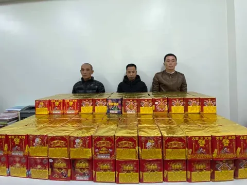 Tạm giữ 3 đối tượng vận chuyển 250kg pháo từ Lạng Sơn về Hà Nội