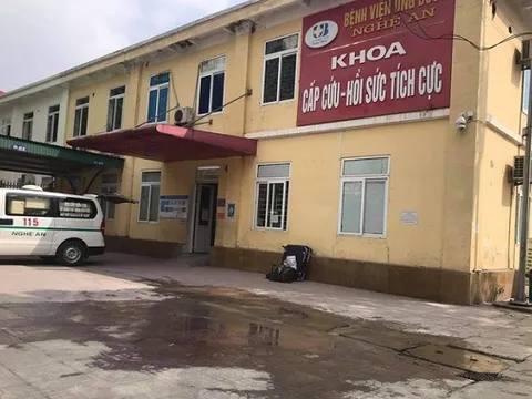 Nghệ An: Nổ bình oxy trong xe cấp cứu, một người bị thương nặng