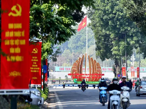 Thủ đô Hà Nội được trang hoàng rực rỡ mừng Đại hội lần thứ XIII của Đảng