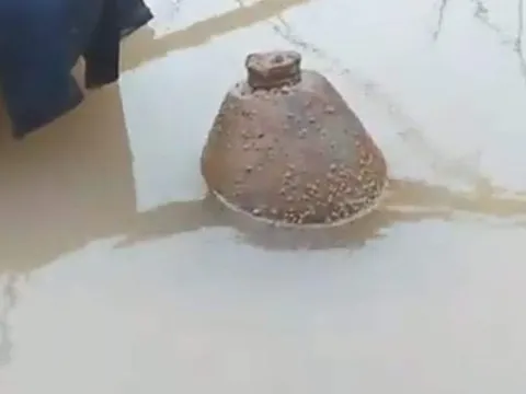 Phát hiện quả bom còn nguyên kíp nổ khi thi công mố cầu ở Hà Tĩnh