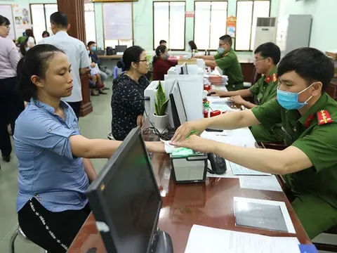 Bộ Công an yêu cầu dừng cấp chứng minh thư 9 số, căn cước công dân mã vạch