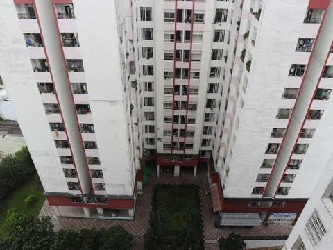 TP.HCM: Nam sinh cấp 3 nghi rơi từ tầng cao chung cư xuống đất