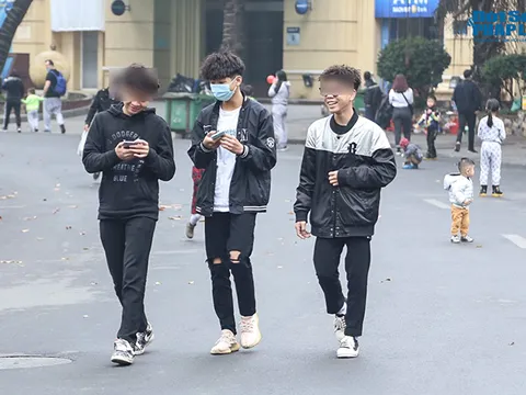 Hà Nội: Phạt tiền triệu, người dân vẫn thản nhiên không đeo khẩu trang ở phố đi bộ