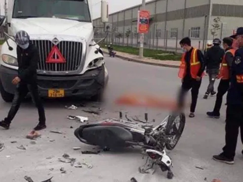 Va chạm với xe container, bé trai 13 tuổi tử vong