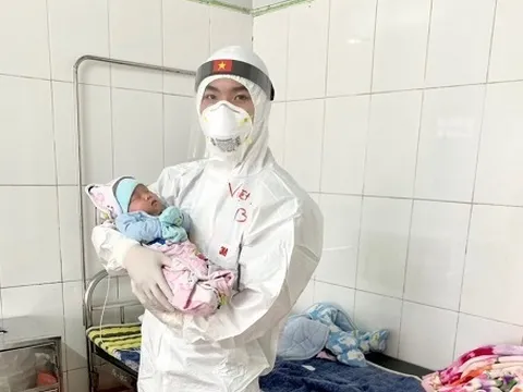 Bệnh nhân mắc COVID-19 nhỏ tuổi nhất Việt Nam khỏi bệnh