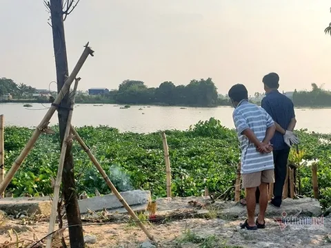 Phát hiện thi thể trùm kín đầu nổi trên sông Sài Gòn