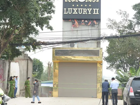 Khởi tố kẻ đâm 3 người tử vong trong quán karaoke ở Hòa Bình