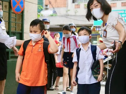 Hơn 50 tỉnh, thành phố quyết định cho học sinh đi học trở lại