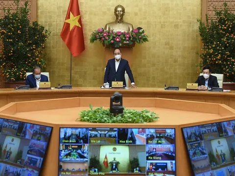 Thủ tướng yêu cầu nhanh chóng tiêm chủng, gỡ ngay ách tắc lưu thông hàng hóa