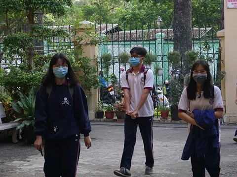 Học sinh TP Hồ Chí Minh bắt buộc đeo khẩu trang khi đến trường