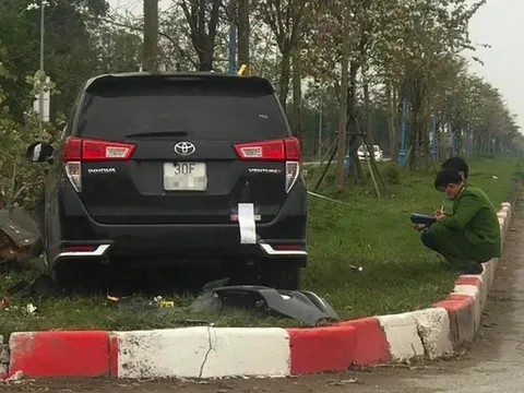 Ôtô gây tai nạn liên hoàn khiến 3 người thương vong ở Hà Nội