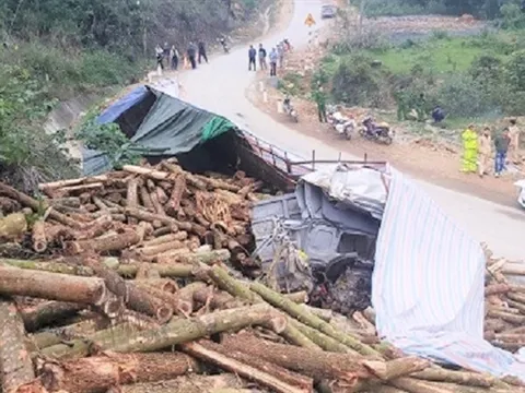 Khởi tố vụ án tai nạn lật xe chở keo khiến 7 người tử vong ở Thanh Hoá