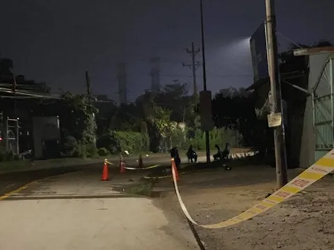 Bình Dương: Hỗn chiến trước quán karaoke, 5 người thương vong