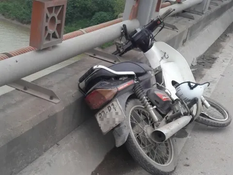 Hà Nội: Phát hiện nam thanh niên tử vong trên cầu Thanh Trì cạnh chiếc xe máy