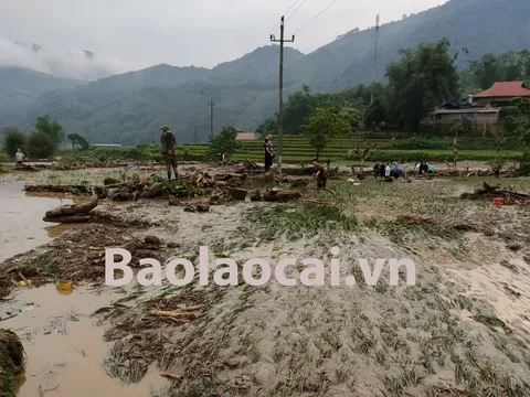 Lũ ống ập về giữa đêm ở Lào Cai, ít nhất 3 người chết và mất tích