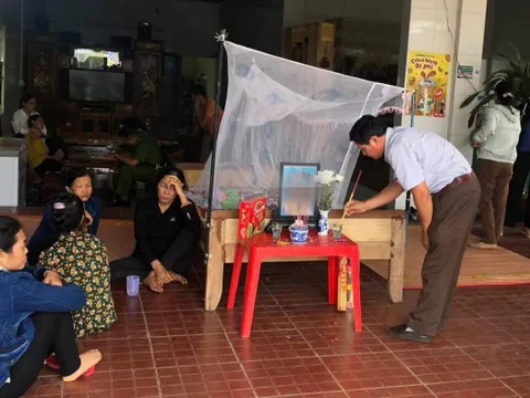 Cháu bé 4 tuổi tử vong thương tâm do ăn phải bả chó hình kẹo mút