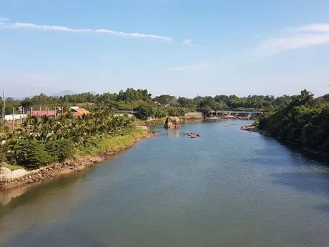Bình Thuận: Hai bờ sông Dinh bị lấn chiếm làm nhà nghỉ, quán cafe