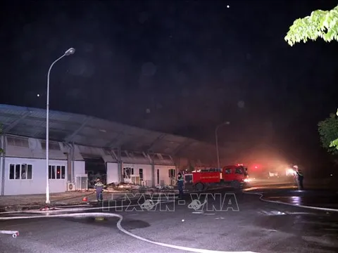 Cháy lớn tại nhà xưởng công ty điện tử Doosan ở Hải Dương