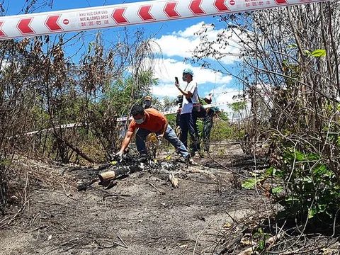 Bình Thuận: Phát hiện thi thể cháy trơ xương trên đồi cát